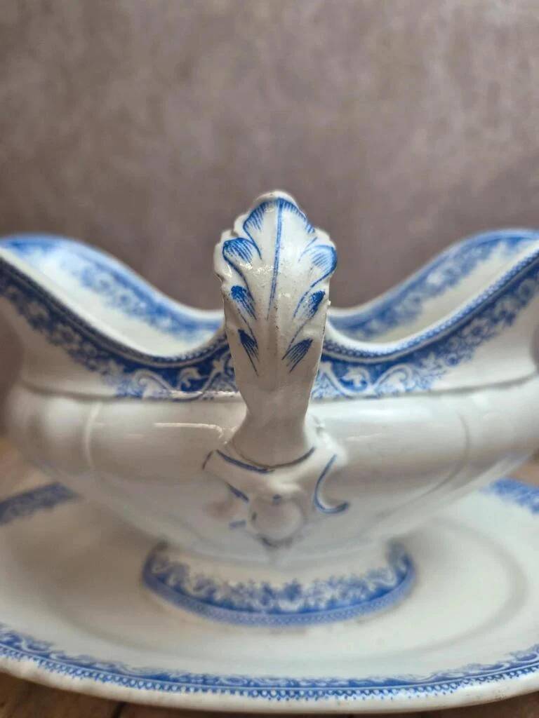 Antique sauce boat Jules Vieillard & Cie Bordeaux – Garland model - Fine earthenware 19th century
