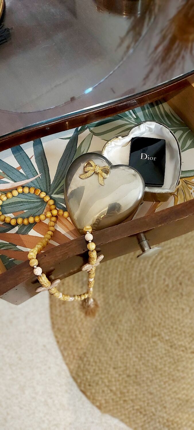 Art deco dressing table