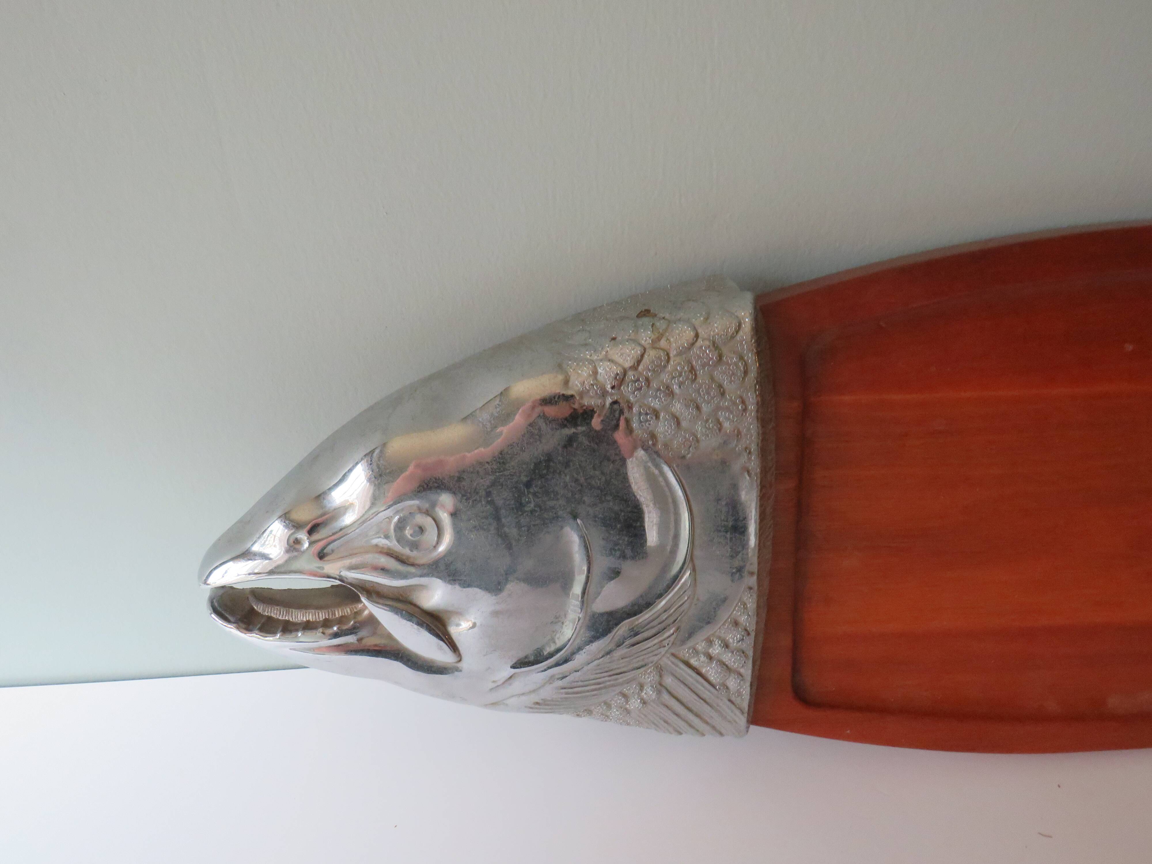 Serving dish, teak fish and silver metal