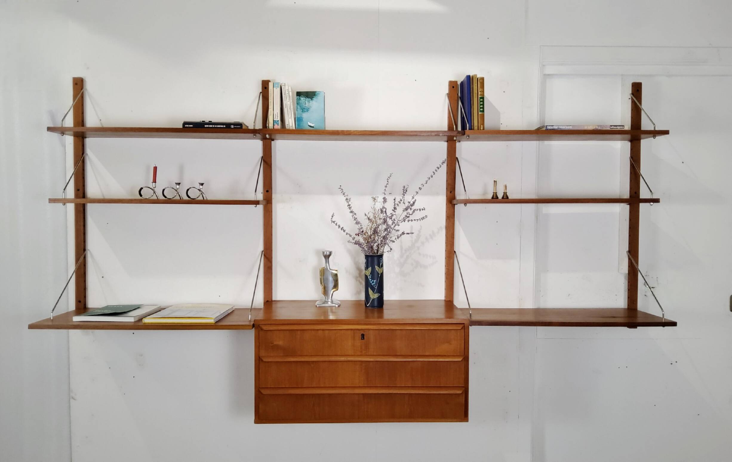 Scandinavian wall shelf – Danish design