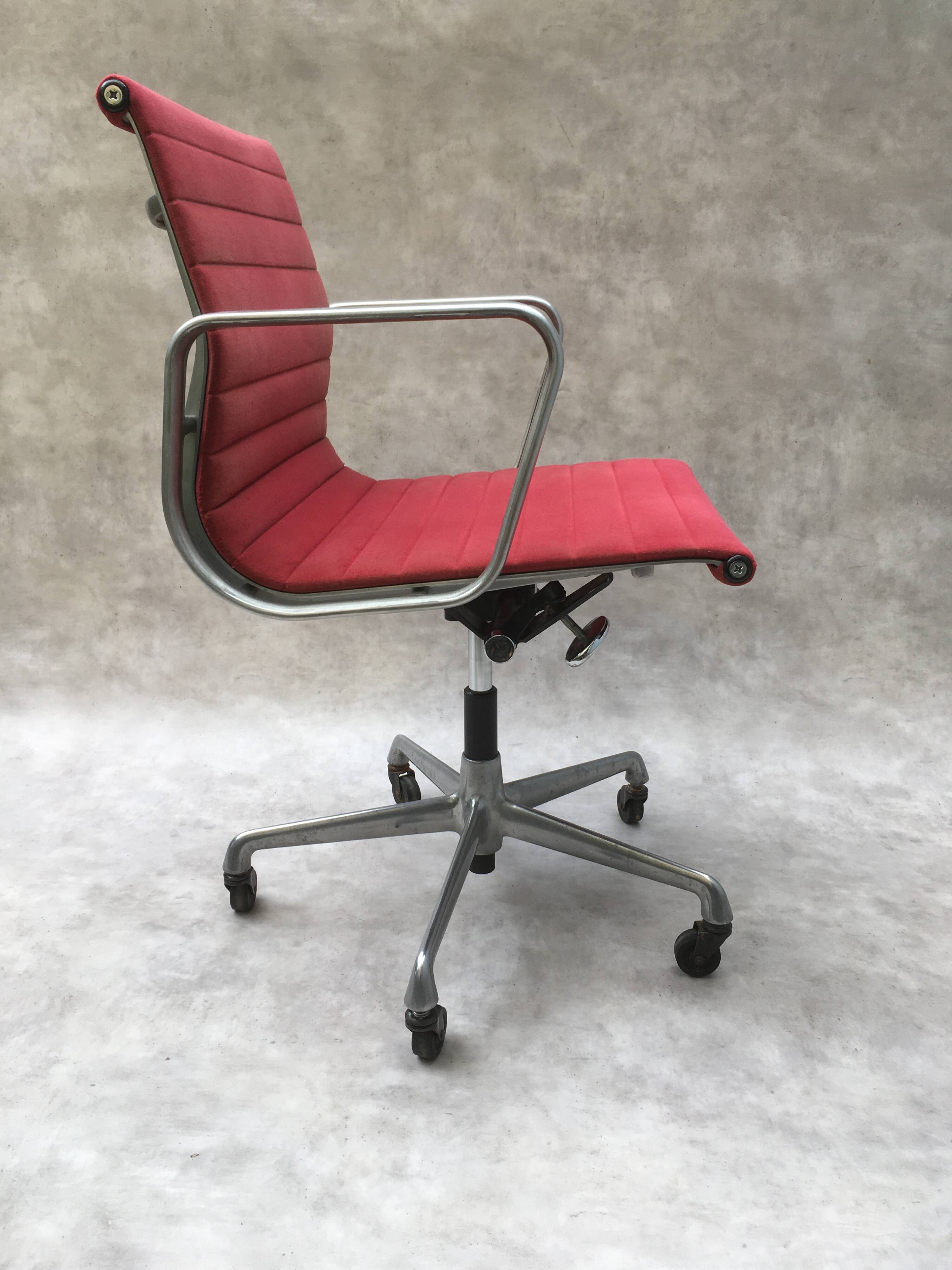 Eames EA 1117 office chair