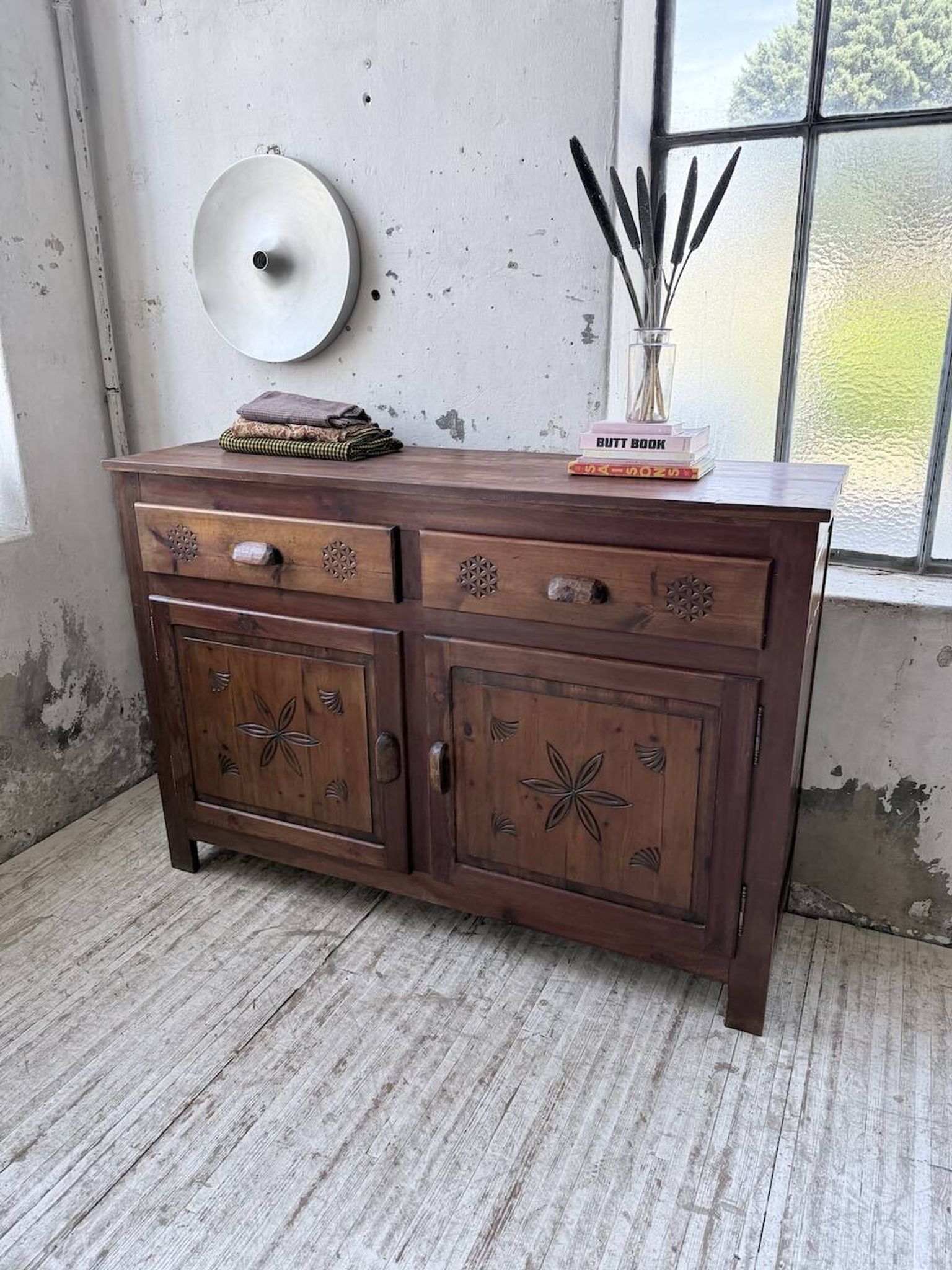Meuble de rangement confiturier art populaire savoyard 1950