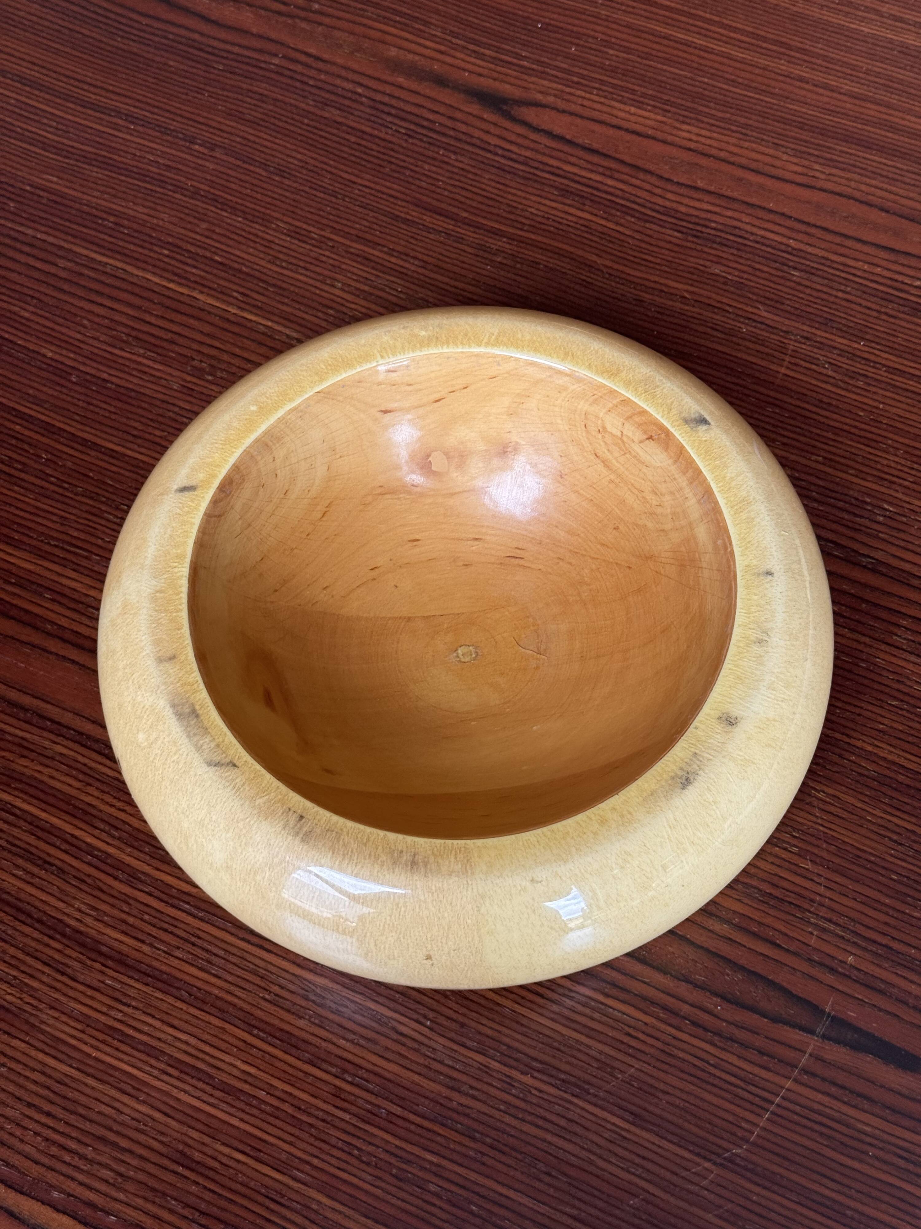 Set of two Aldo Tura bowls in goatskin and brass