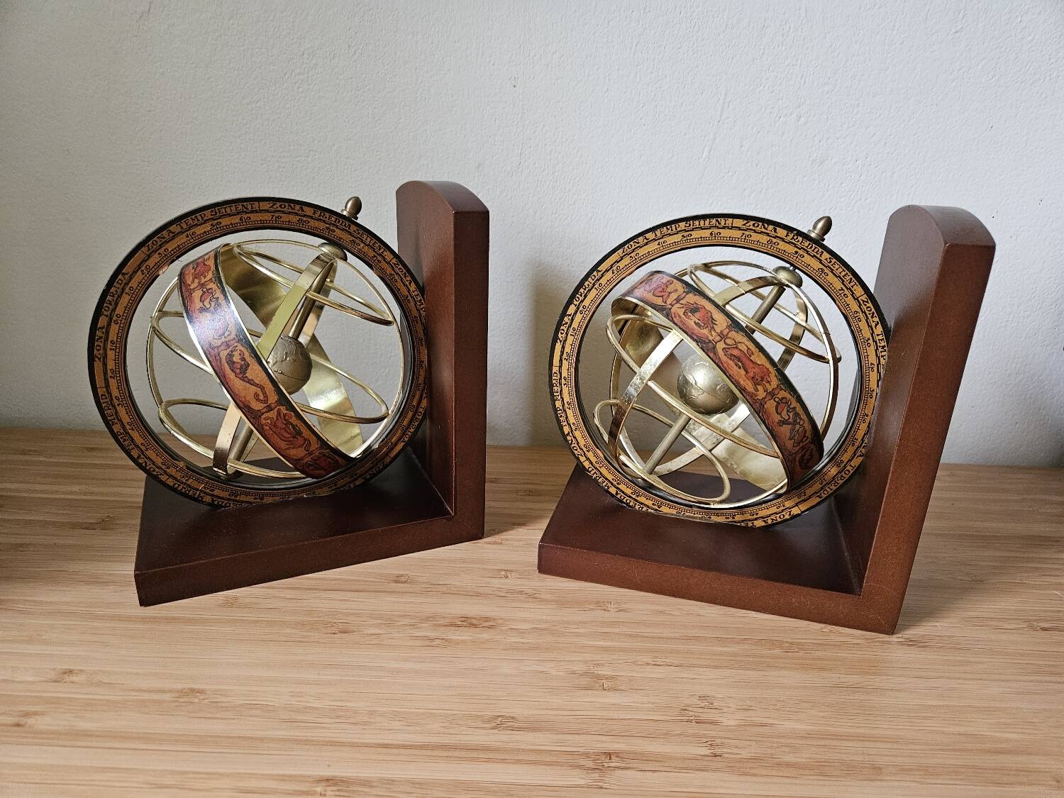 Sphere bookend