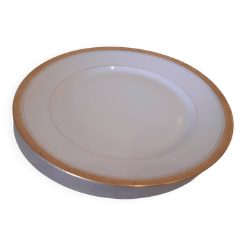 Porcelain plate with gold trim