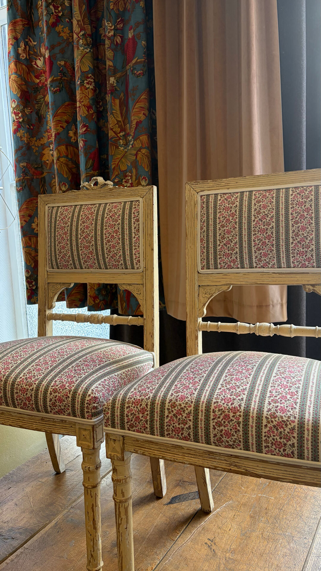 Paire de chaises Louis XVI