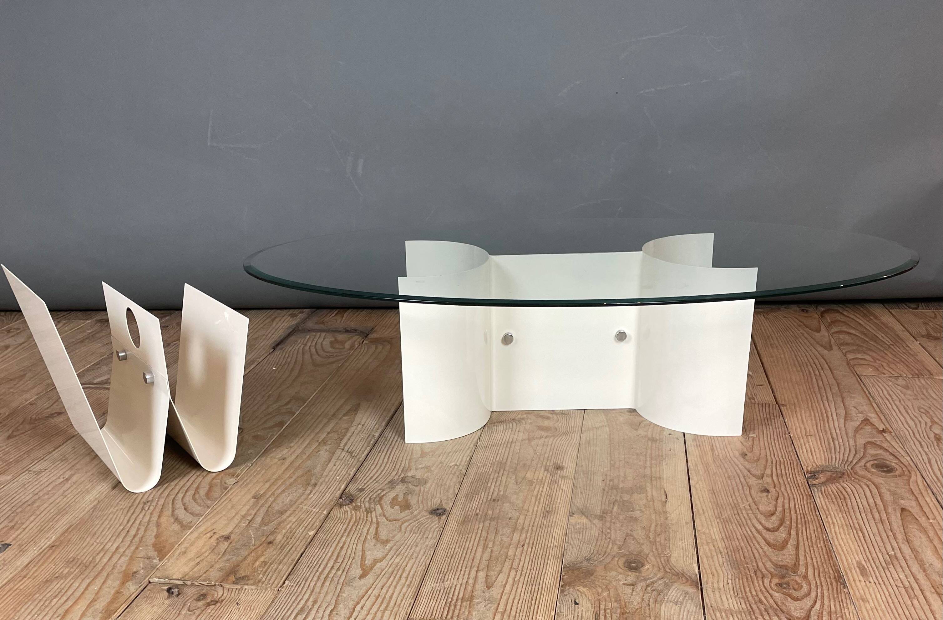 White lacquered metal magazine rack from the 1970s