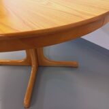 Vintage round table from the 60s and 70s in blond elm with integrated extension