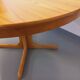 Table ronde vintage années 60 70 en orme blond avec rallonge intégrée