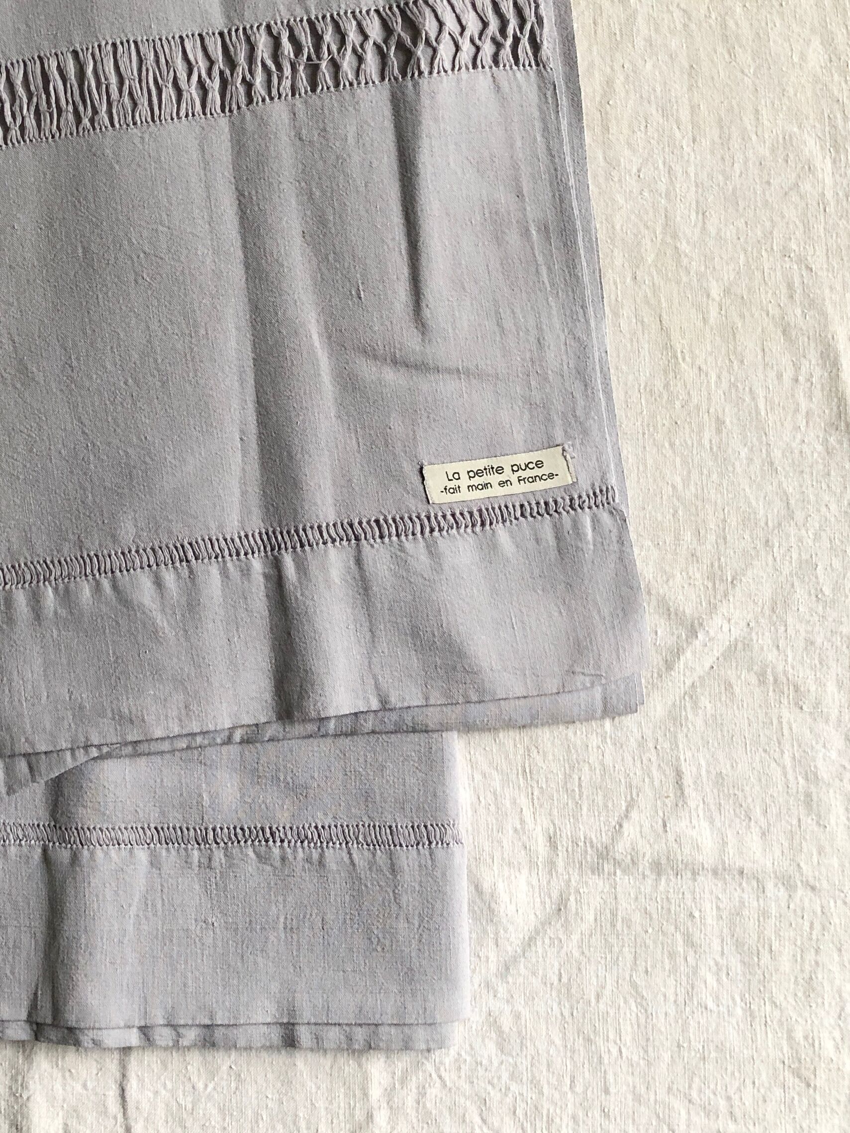 Drap ancien en lin et coton teinté en gris tourterelle
