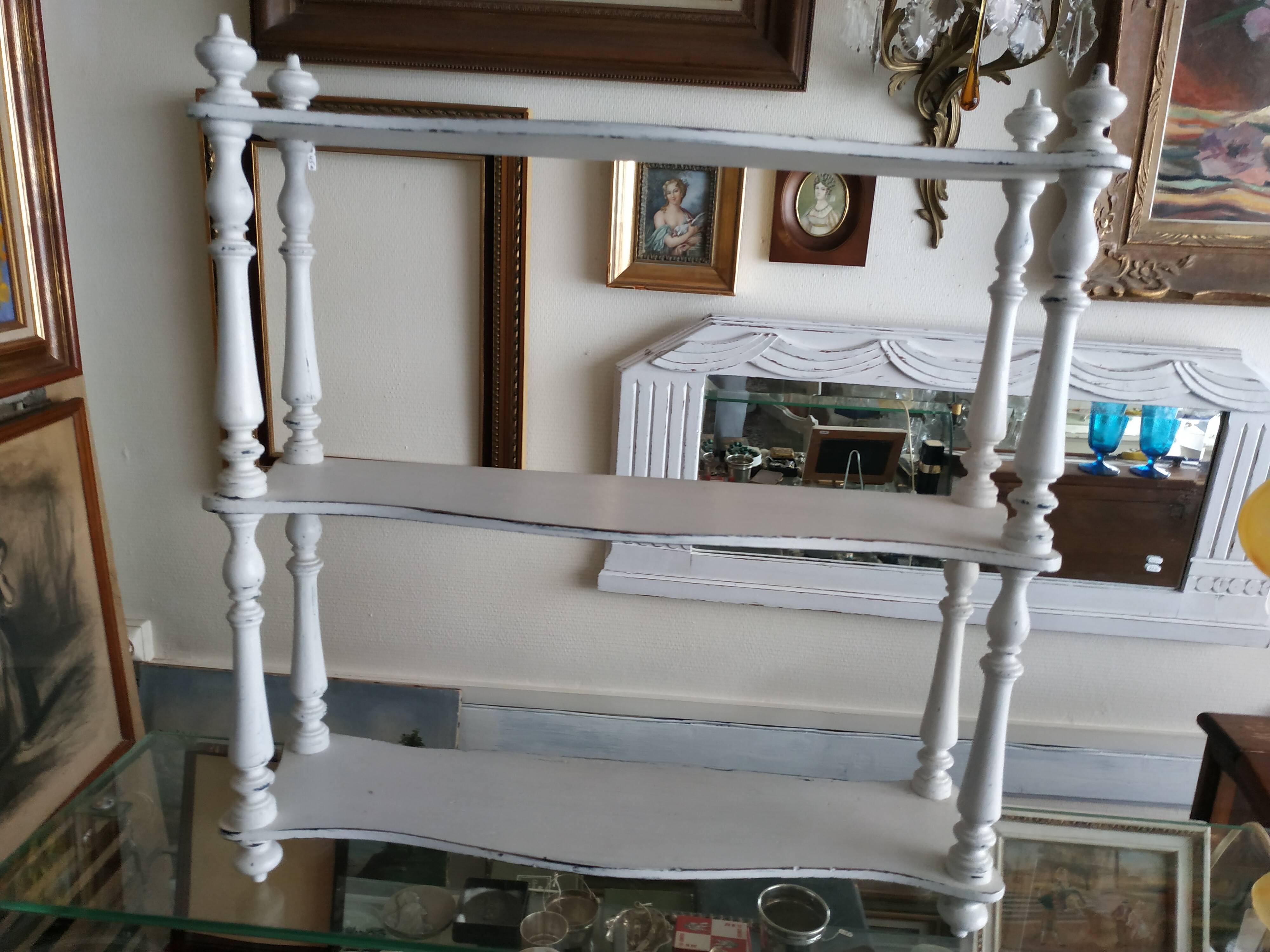 Rechampi wooden shelf