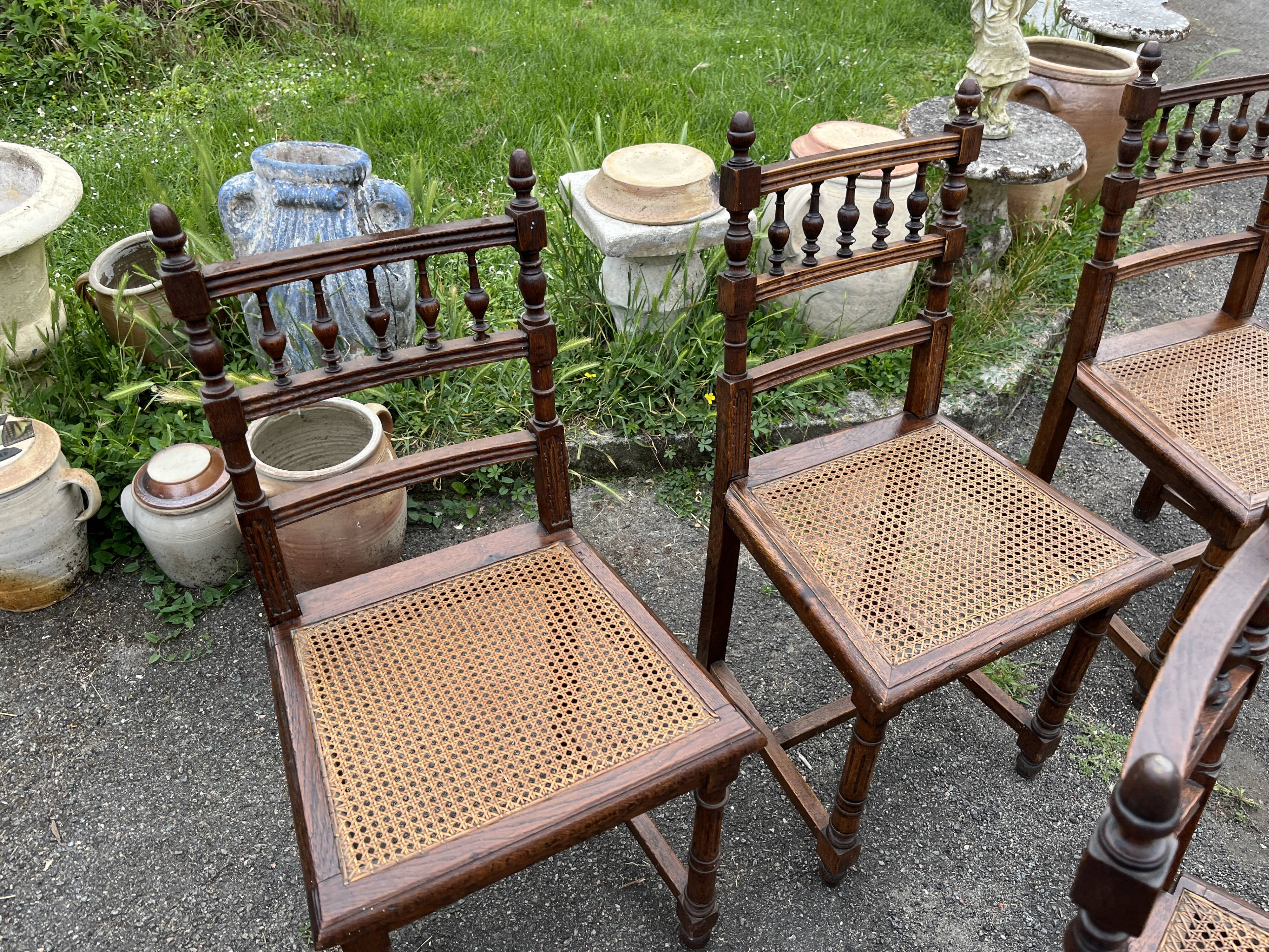 Set of 5 Henri II style chairs – turned wood and cane