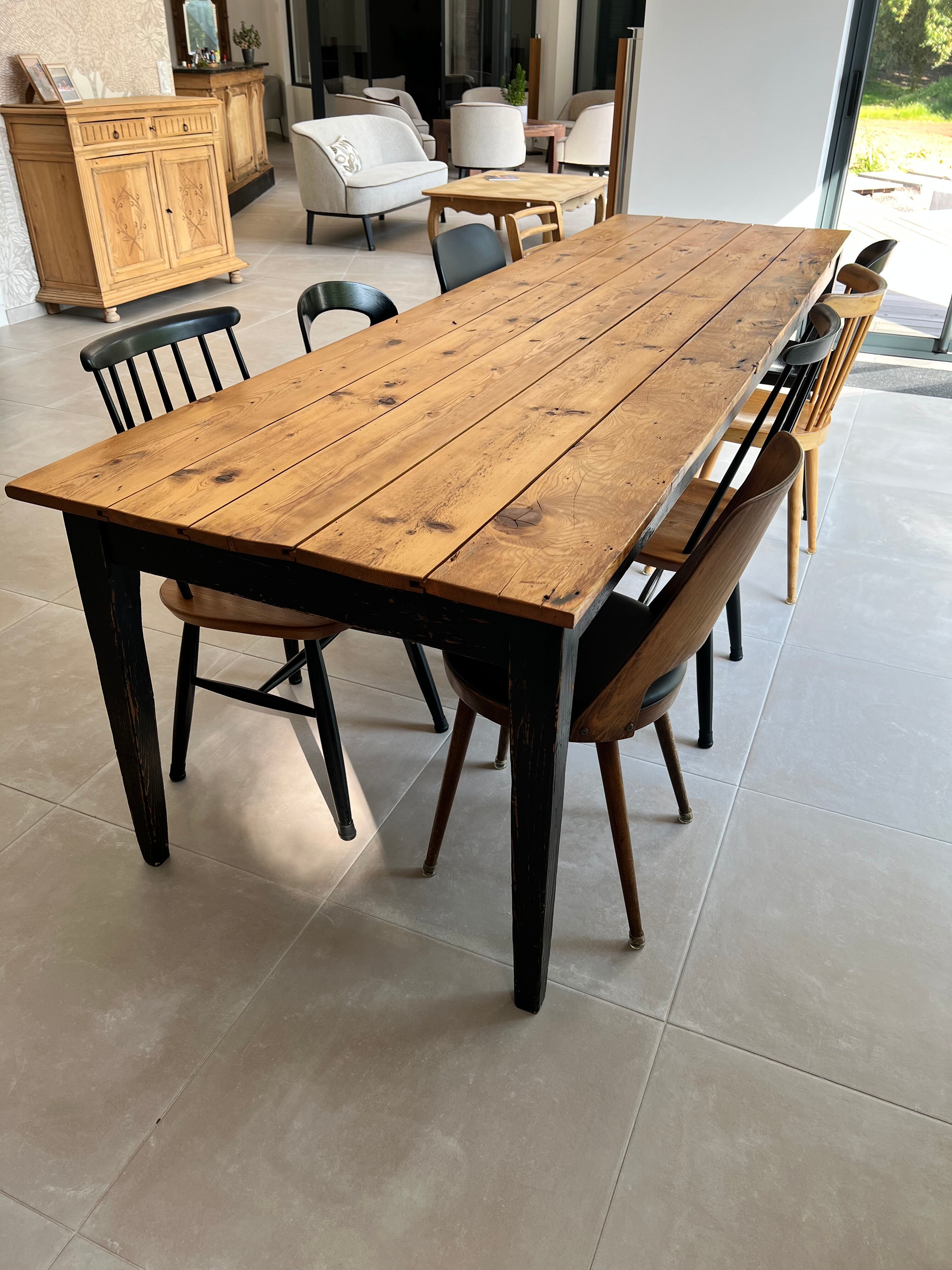 Solid wood farmhouse table for 10 people, 276 cm.