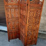 3-leaf screen in cut wood
