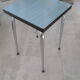 Tabouret en formica bleu