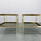 Paire de tables d'appoint ou de chevet en laiton et verre fumé, années 1970