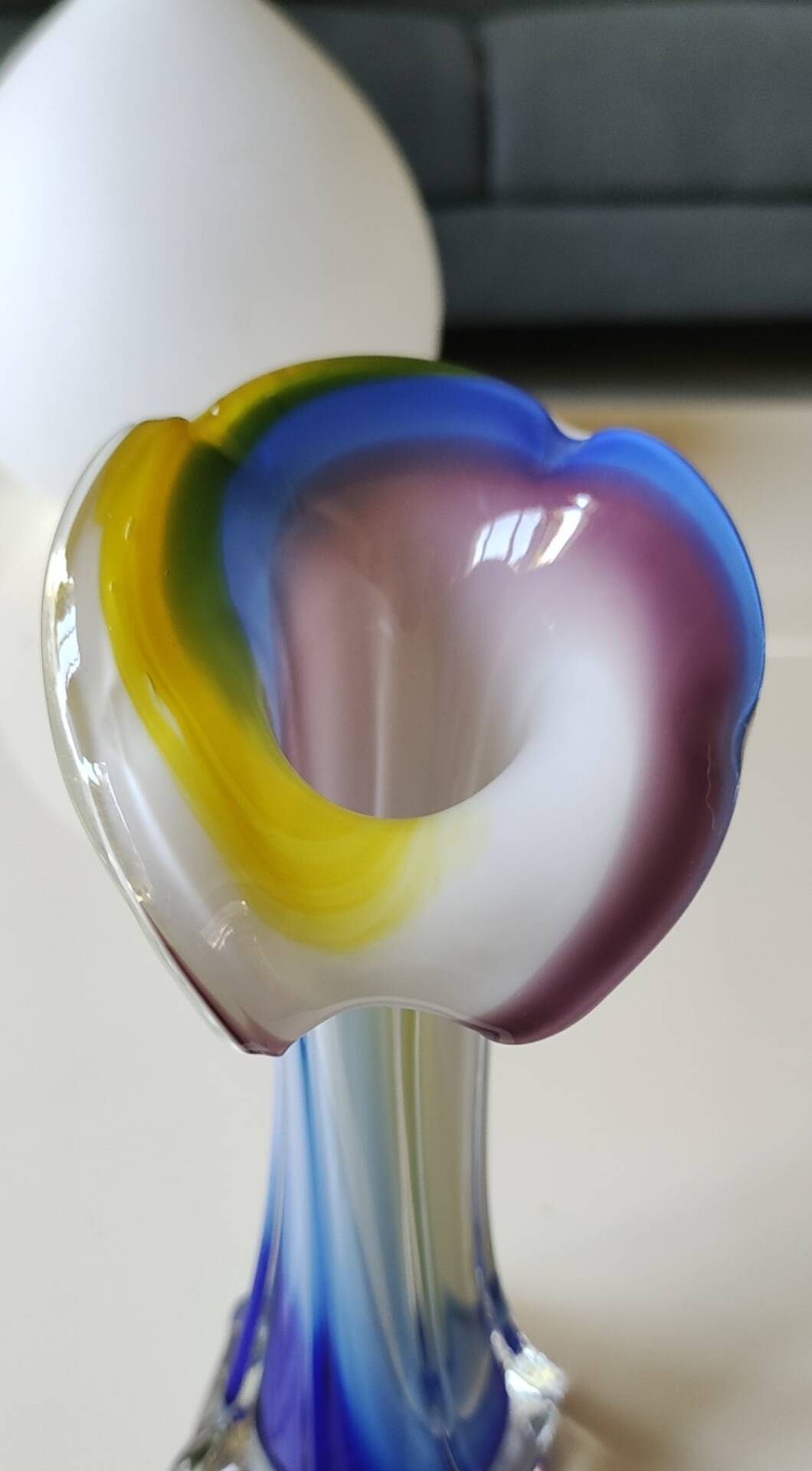 Vase design Fleur Arum. In blown art glass, Murano style. 21 cm.