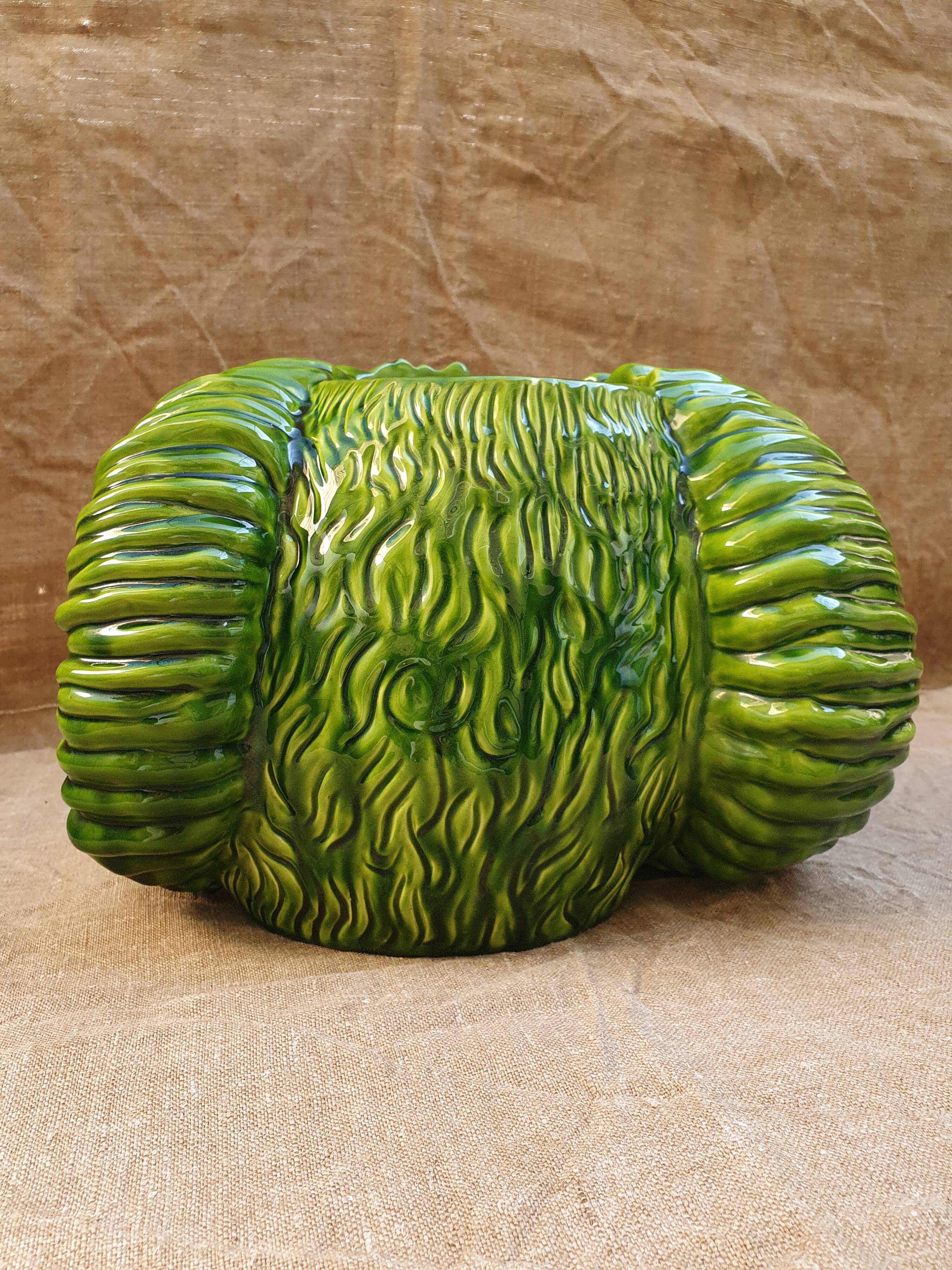 Vase , ramhead dabbling.