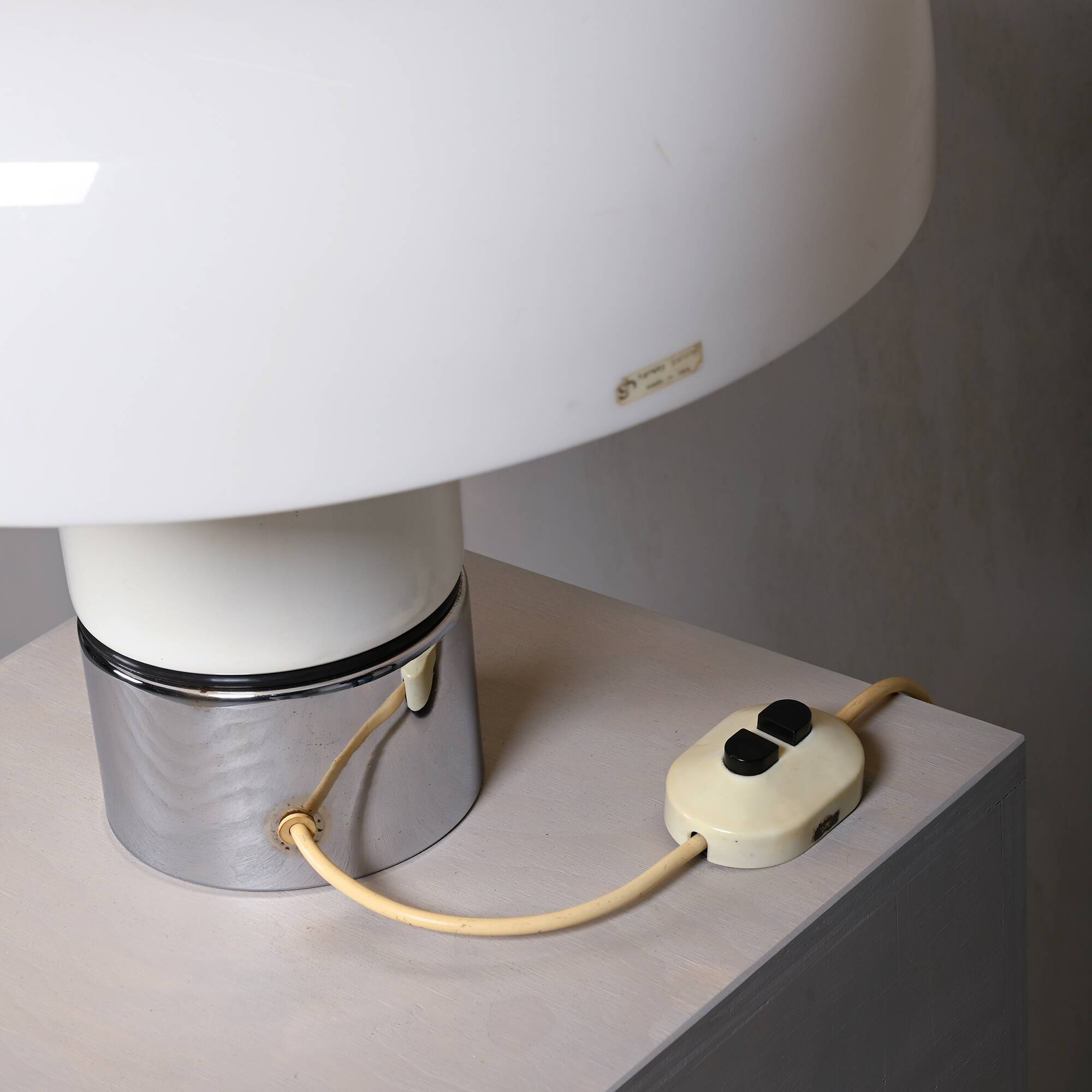 Brumbury Table Lamp chrome and white by Luigi Massoni for Guzzini Italy