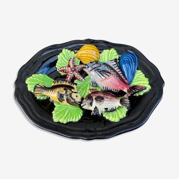 Decorative plate in slurry-decoration fish