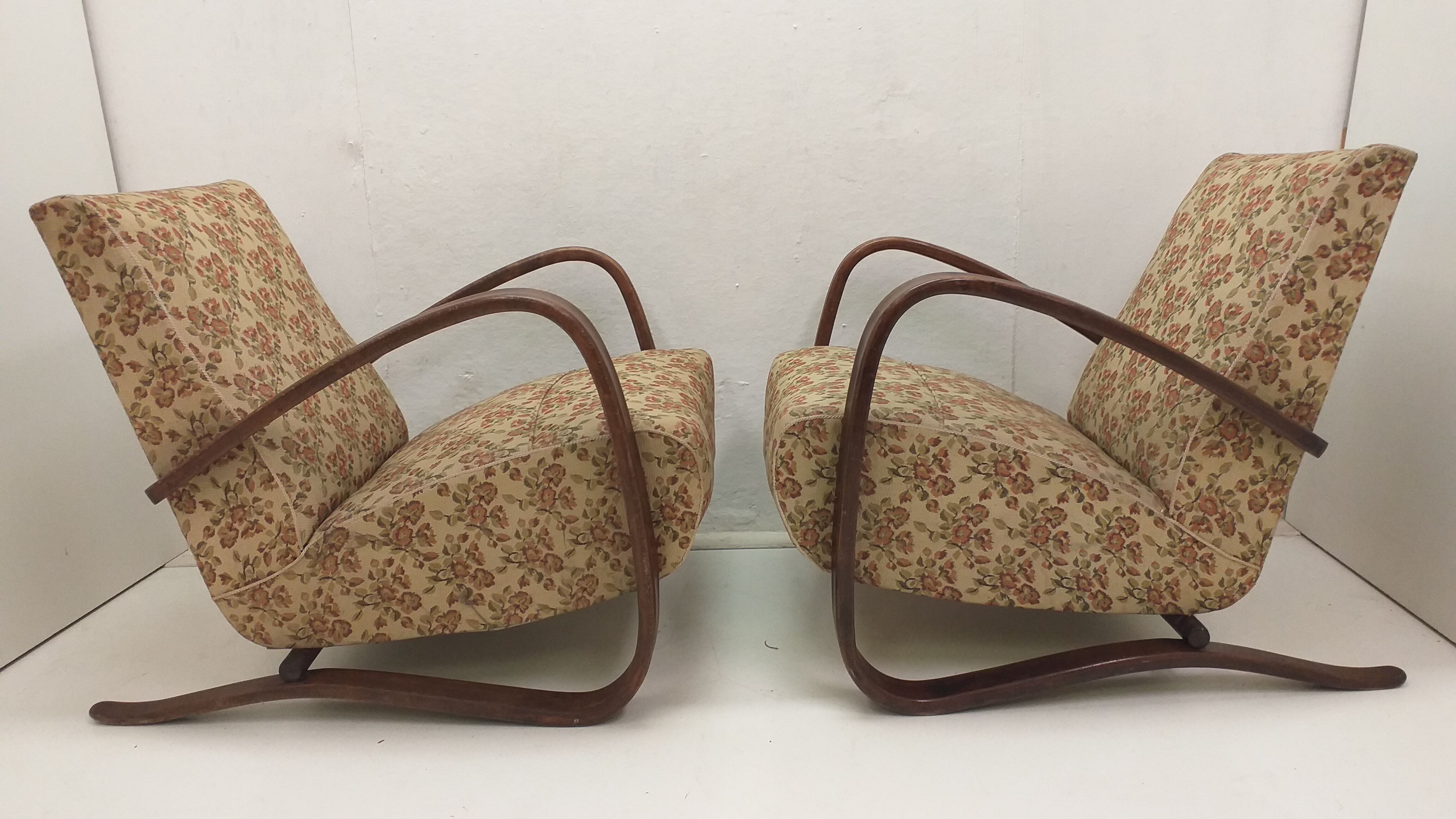 1960 2x Halabala Armchairs H 269 and spider table, Czechoslovakia