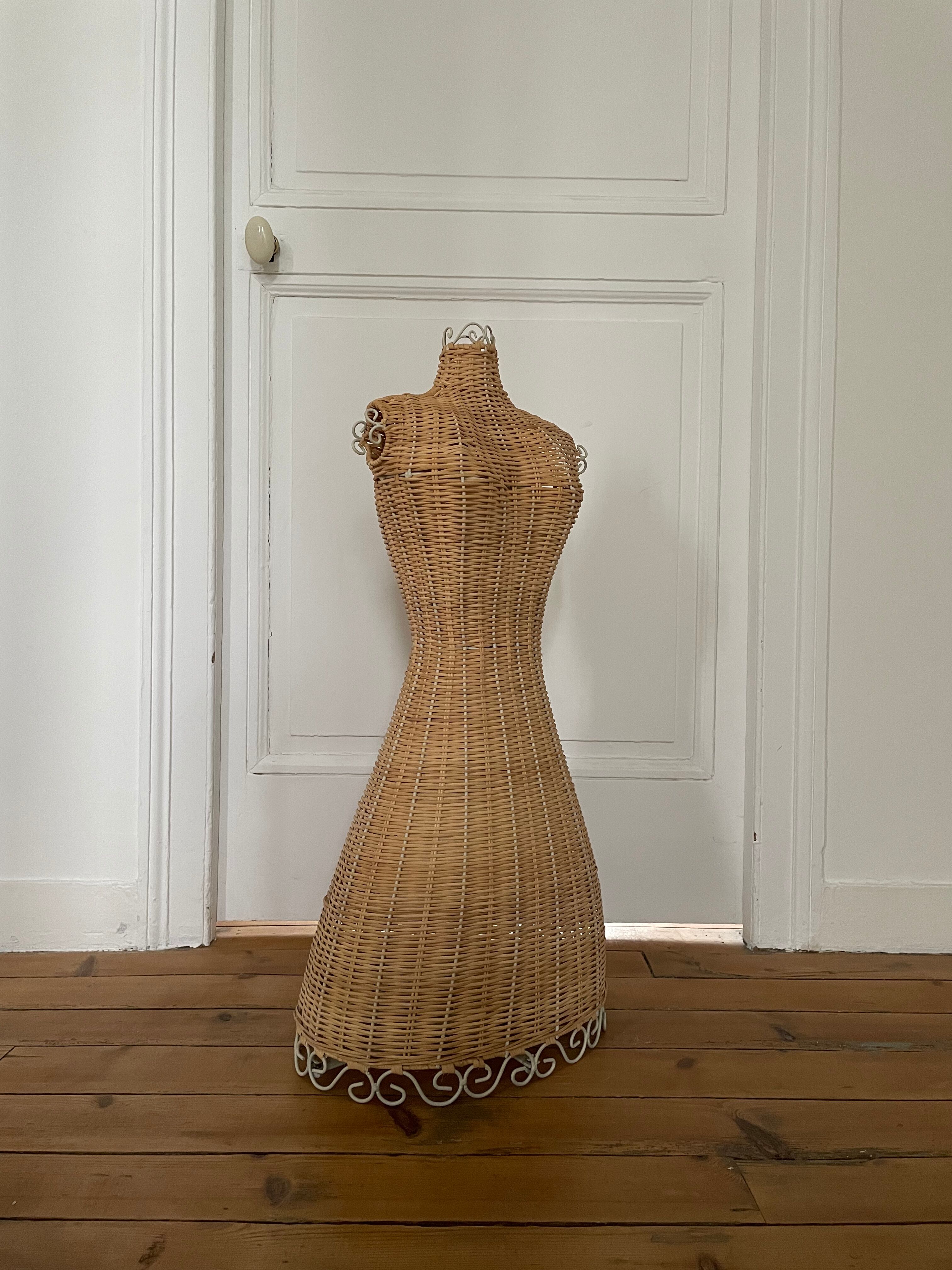 Mannequin portemanteau sur pied