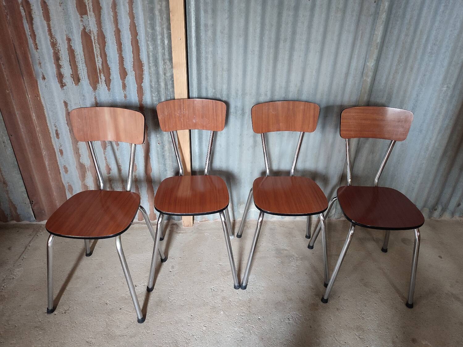 Lot de 4 chaises en formica