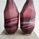 Ensemble de vases en verre améthyste et blanc à motifs tourbillonnants — Paire de vases géométriques à facettes en verre moderne