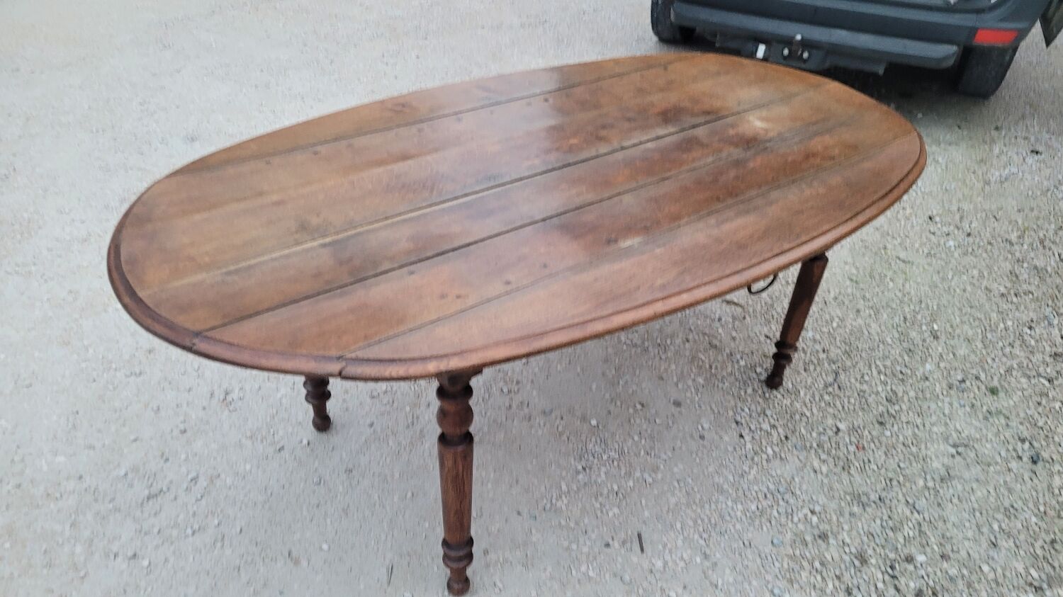 Burgundian oval farm table in 19th century solid oak with shutters - 1m93