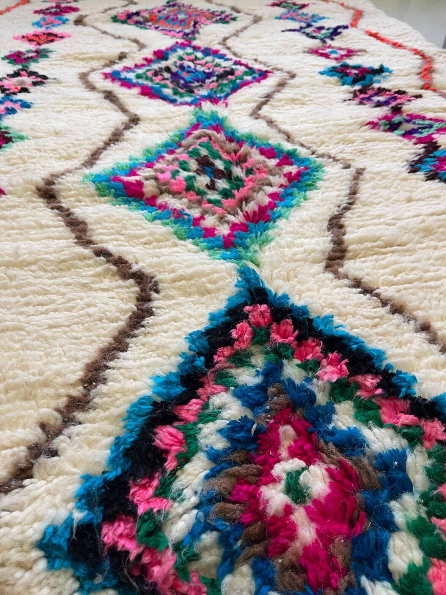 Moroccan Berber rug in cream wool with multicoloured diamonds – 250 × 147 cm
