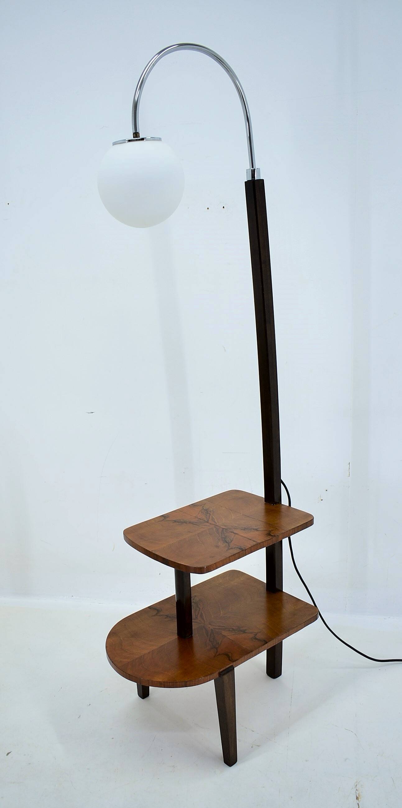 Lampe de sol Art Déco par Jindrich Halabala, années 1940.