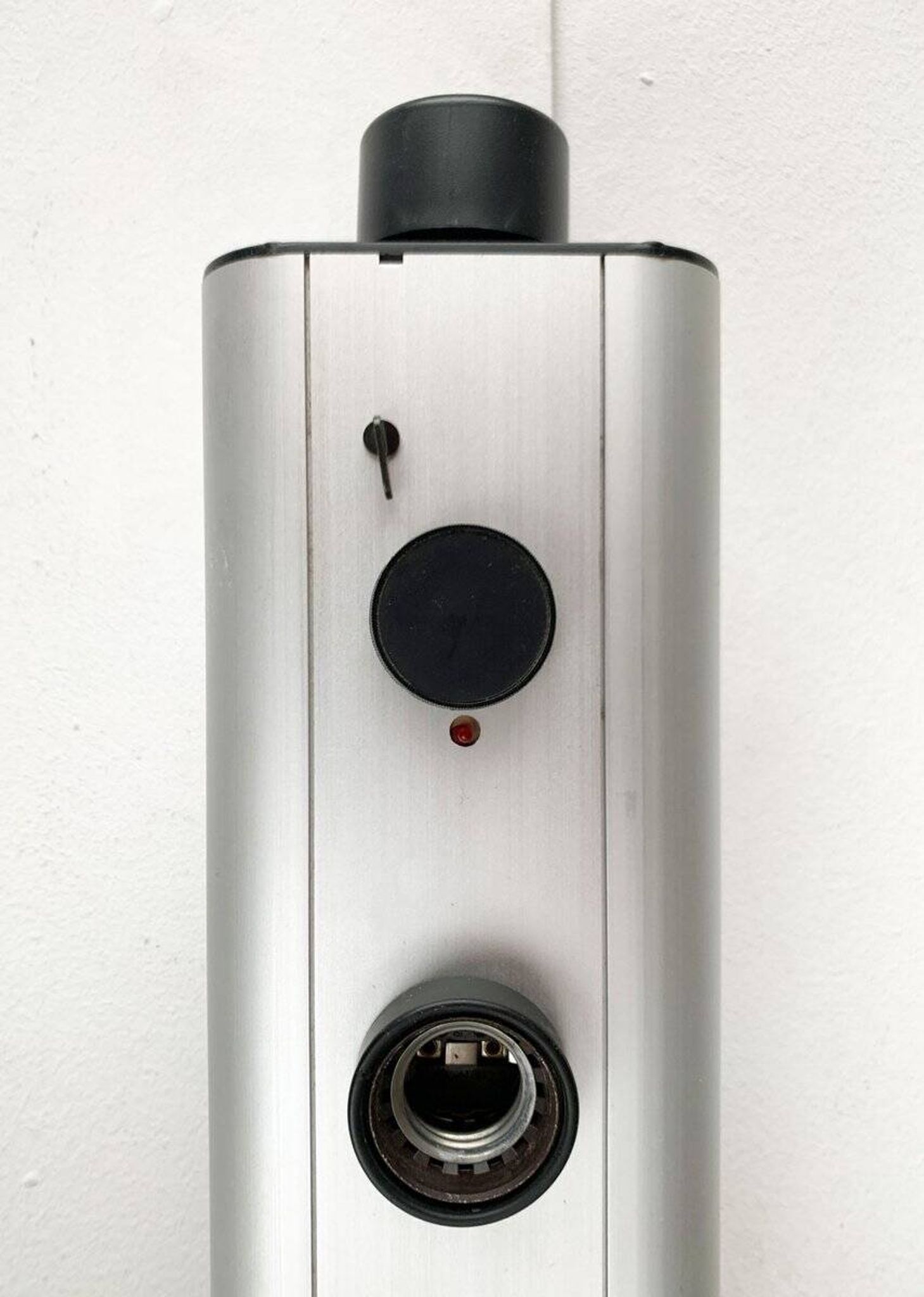 Postmodern Italian wall lamp Aton Barra by Ernesto Gismondi for Artemide, 1980s.