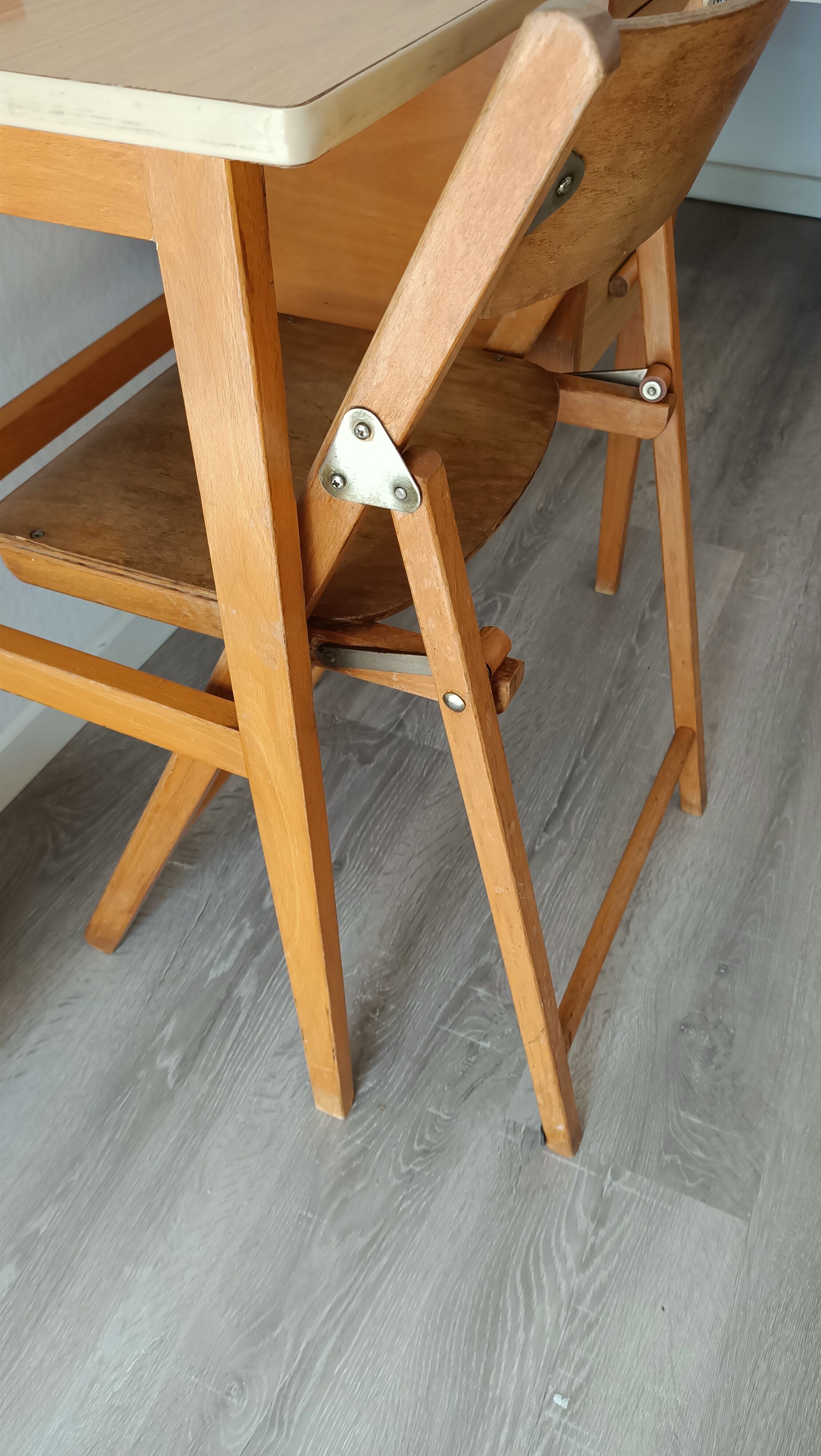 Desk 3 vintage drawers and its chair