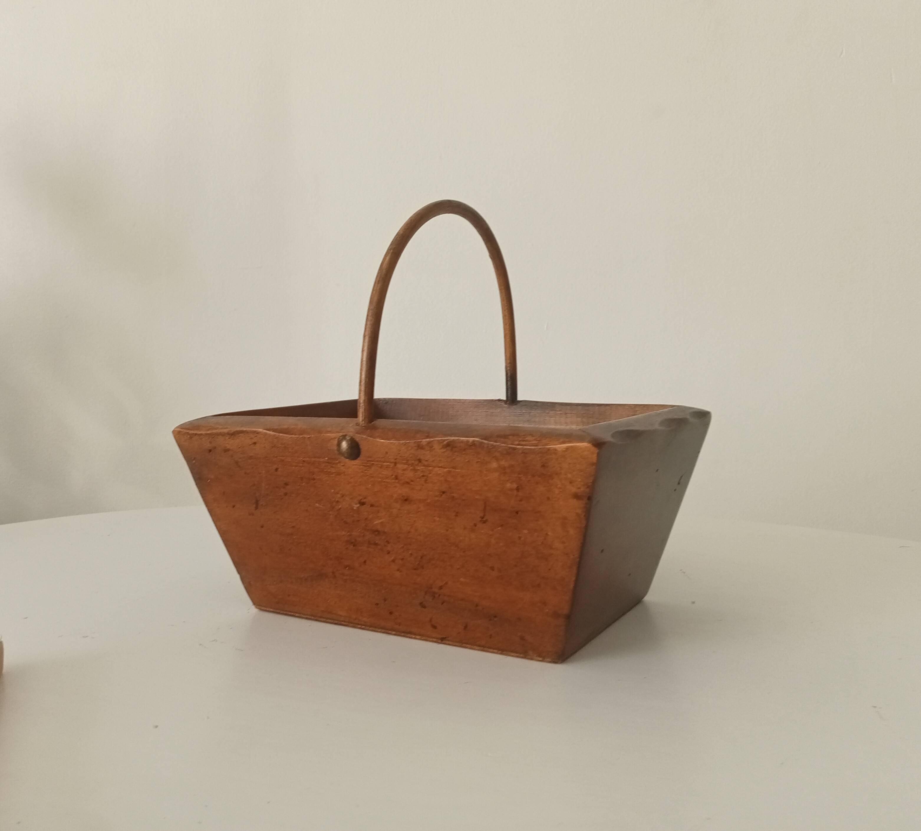 Panier vintage artisanal en bois