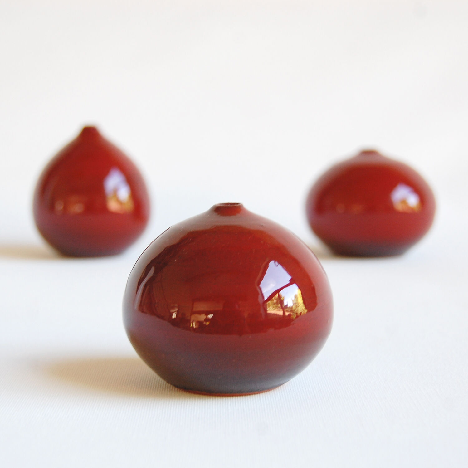 Trio of red miniature ceramics by Antonio Lampecco