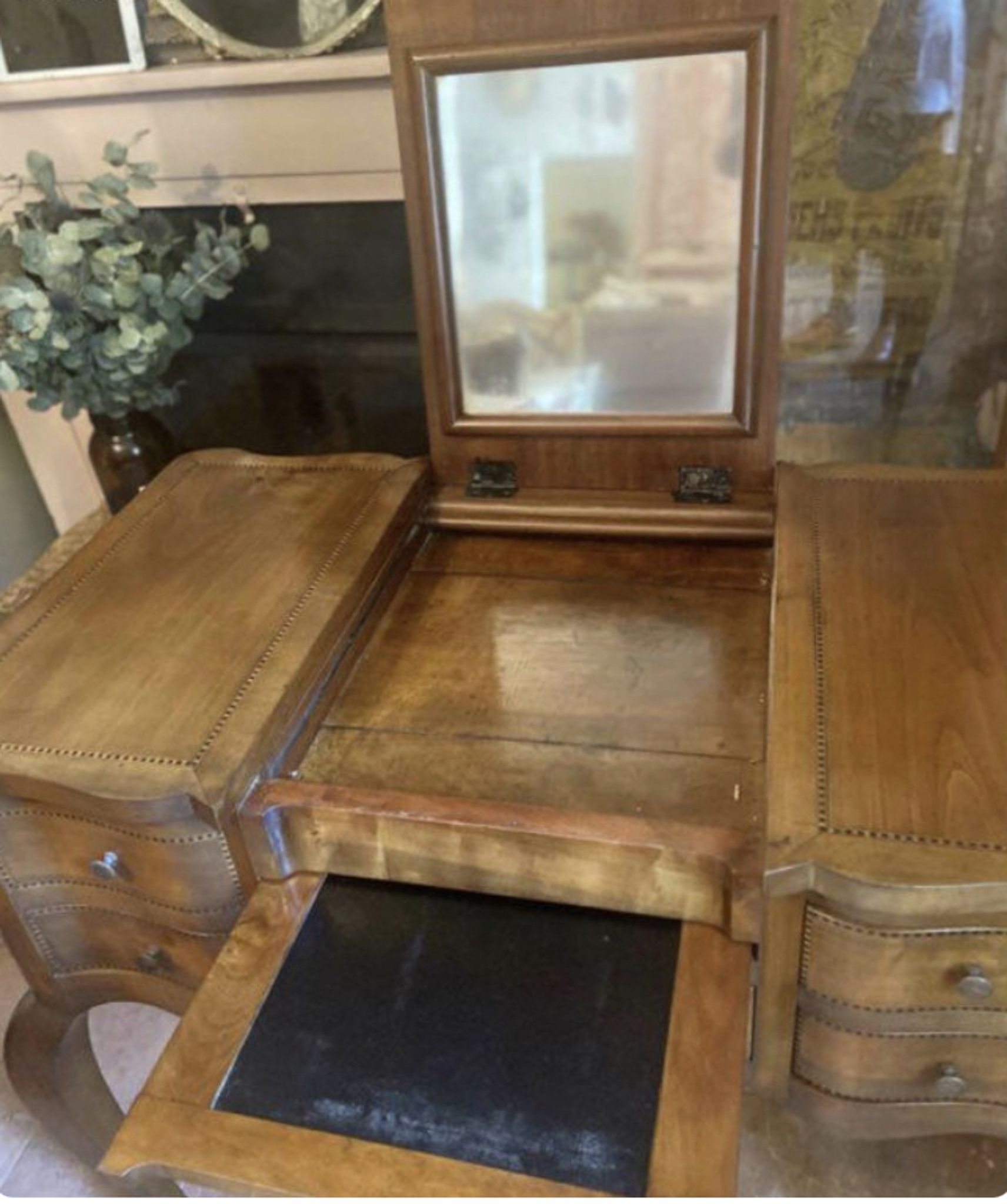 Old dressing table from the 1900s in cherry wood