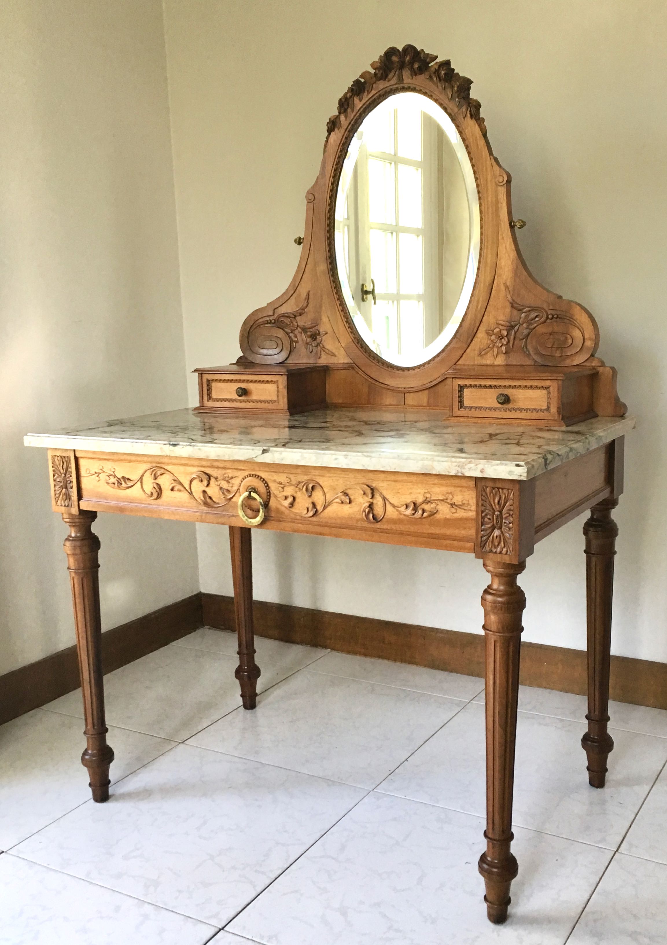 Coiffeuse années 50 bois sculpté et marbre