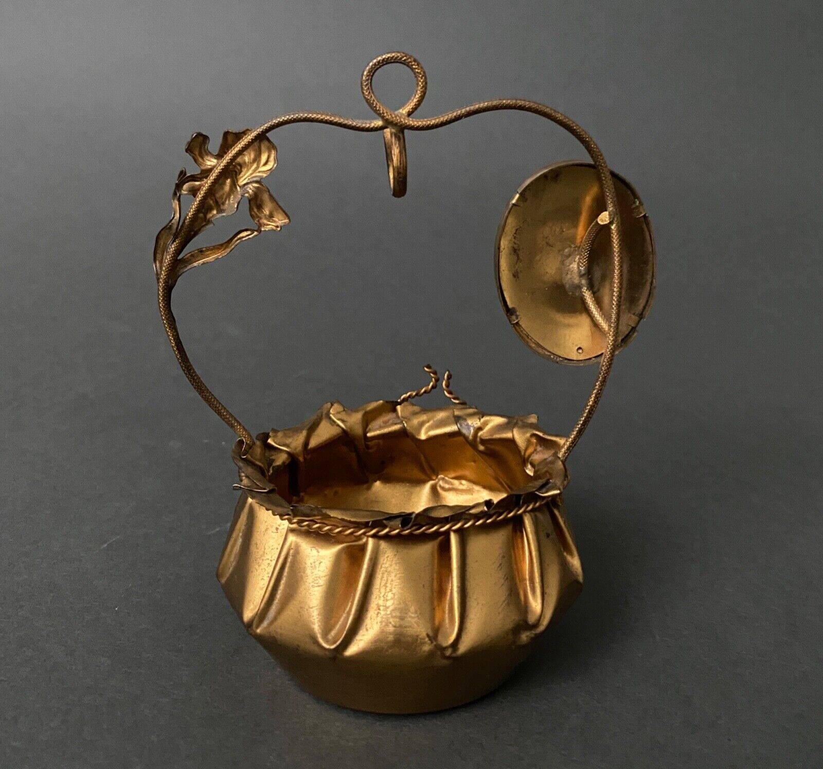 Golden metal basket Napoleon III 19th century foliage decoration religious medallion