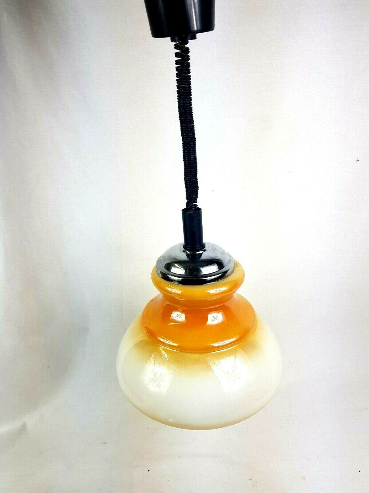 Suspension opaline goes up and down 60-70 signed Silent Italy.