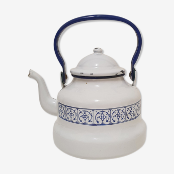 White and blue enamelled kettle