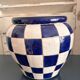 Vase, cache-pot à décor de damier