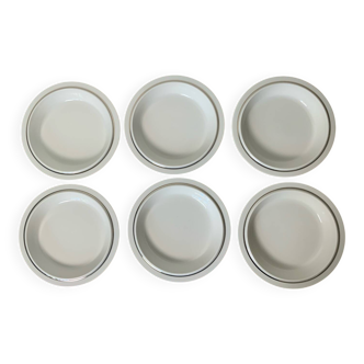 White and silver plates