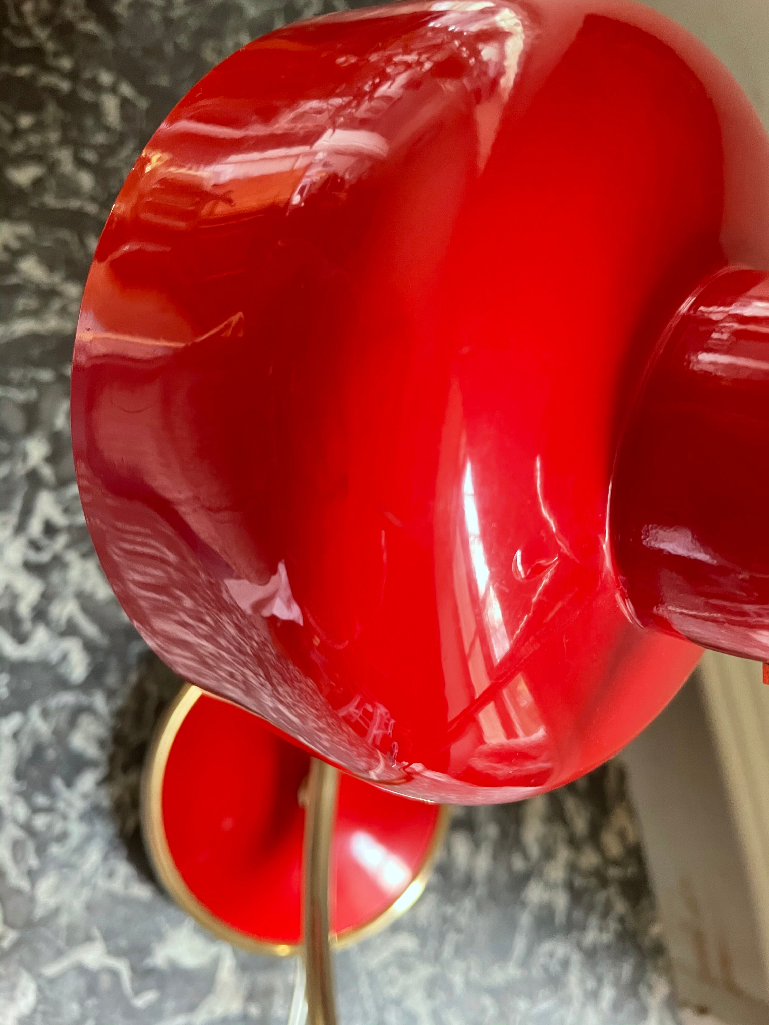 Lampe métal laquée rouge et doré 60’S