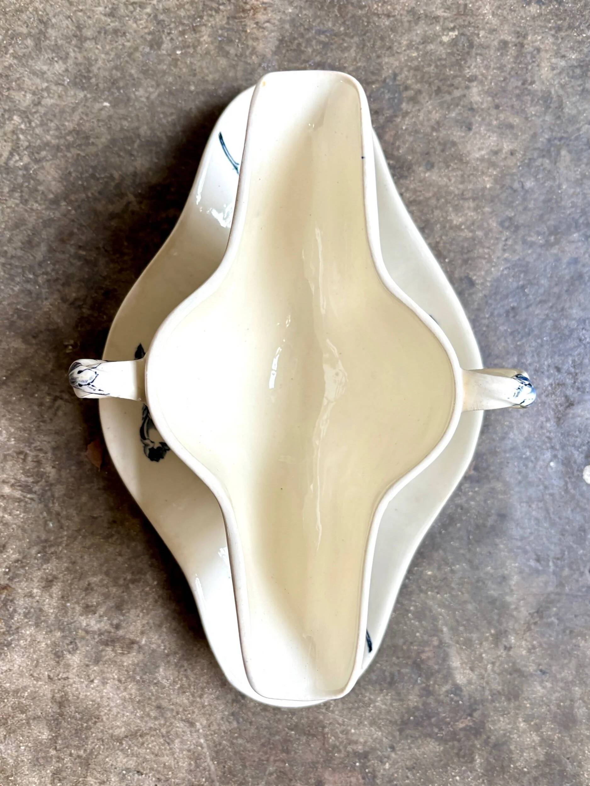 Saucière Lunéville en terre de fer bleue, service "Azaléa"