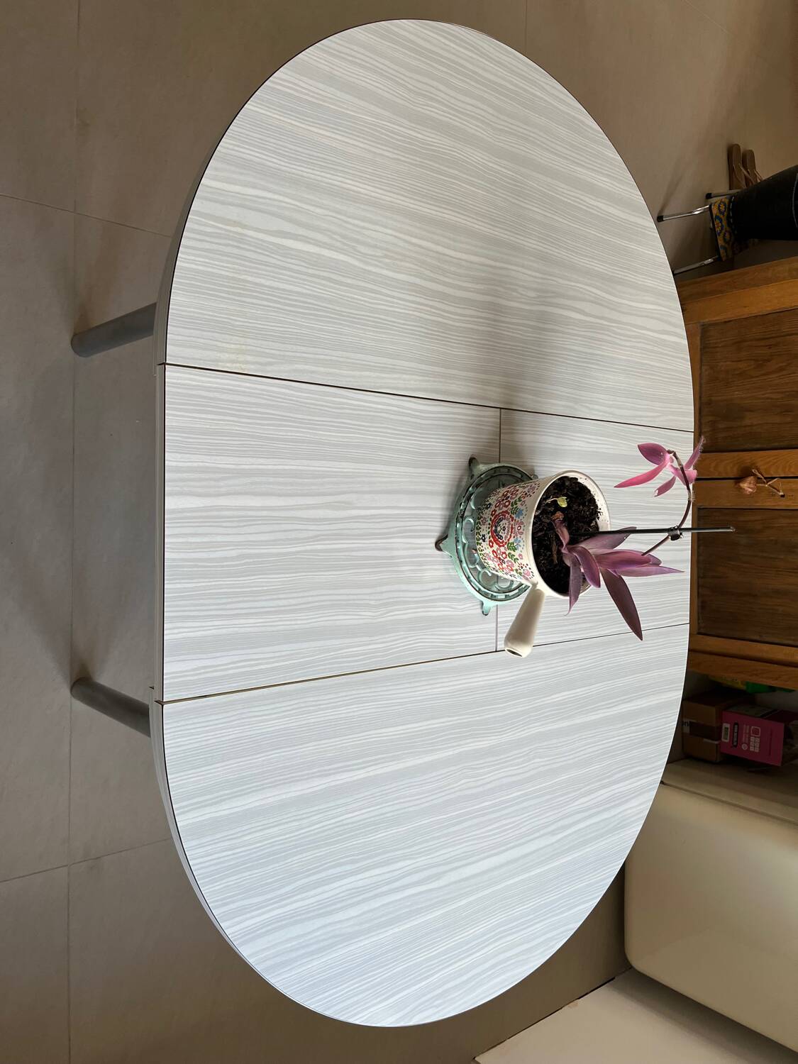 Table ronde extensible en formica, années 70