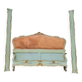 Lit style Louis XV en bois laqué et doré