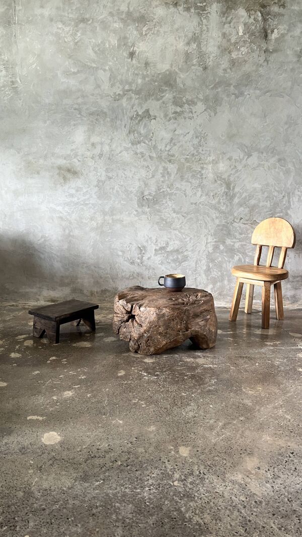 Petite chaise d'enfant en teck naturel blond dossier à trois barreaux