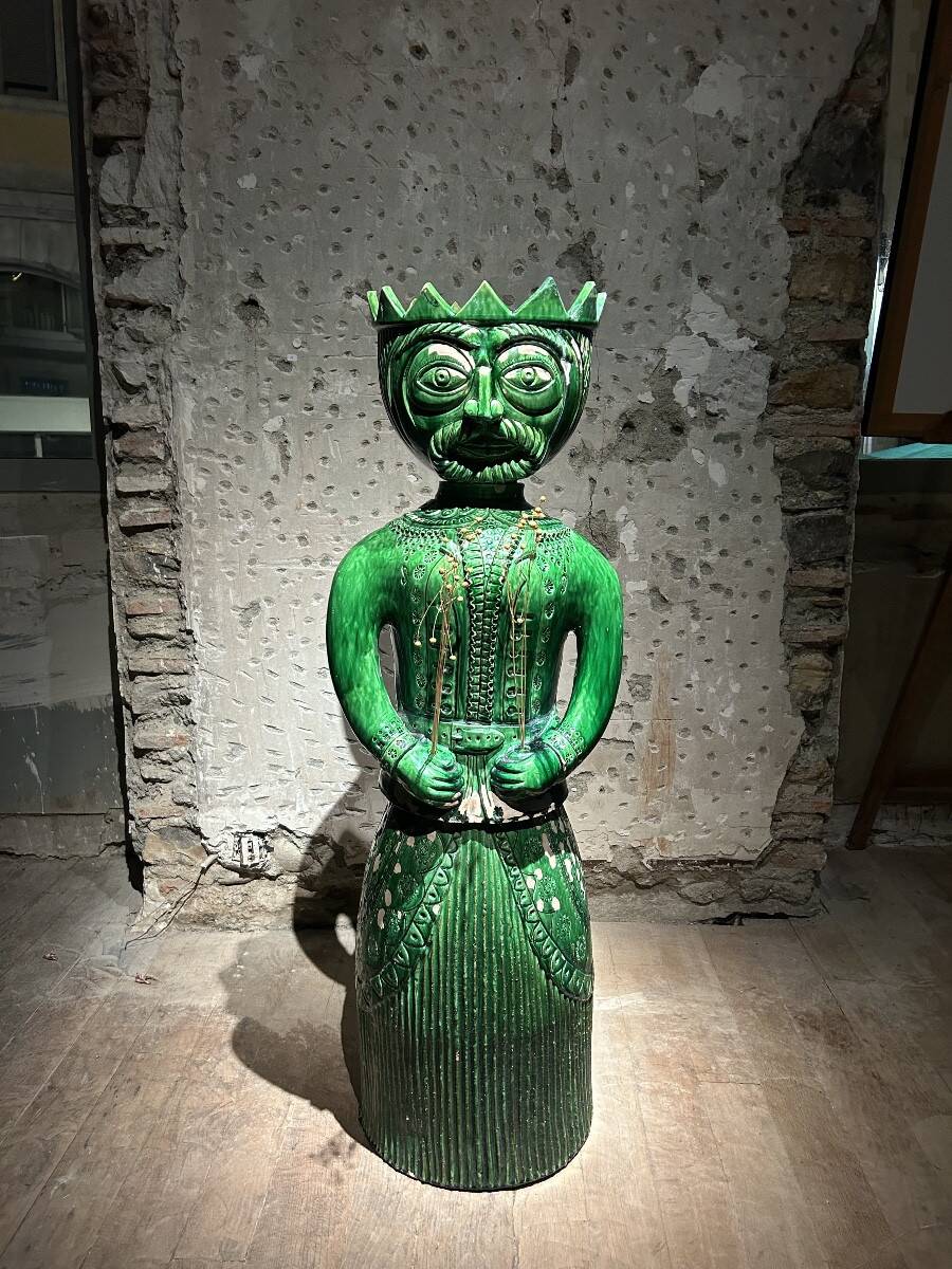 Roland Zobel - Large ceramic sculpture of a king