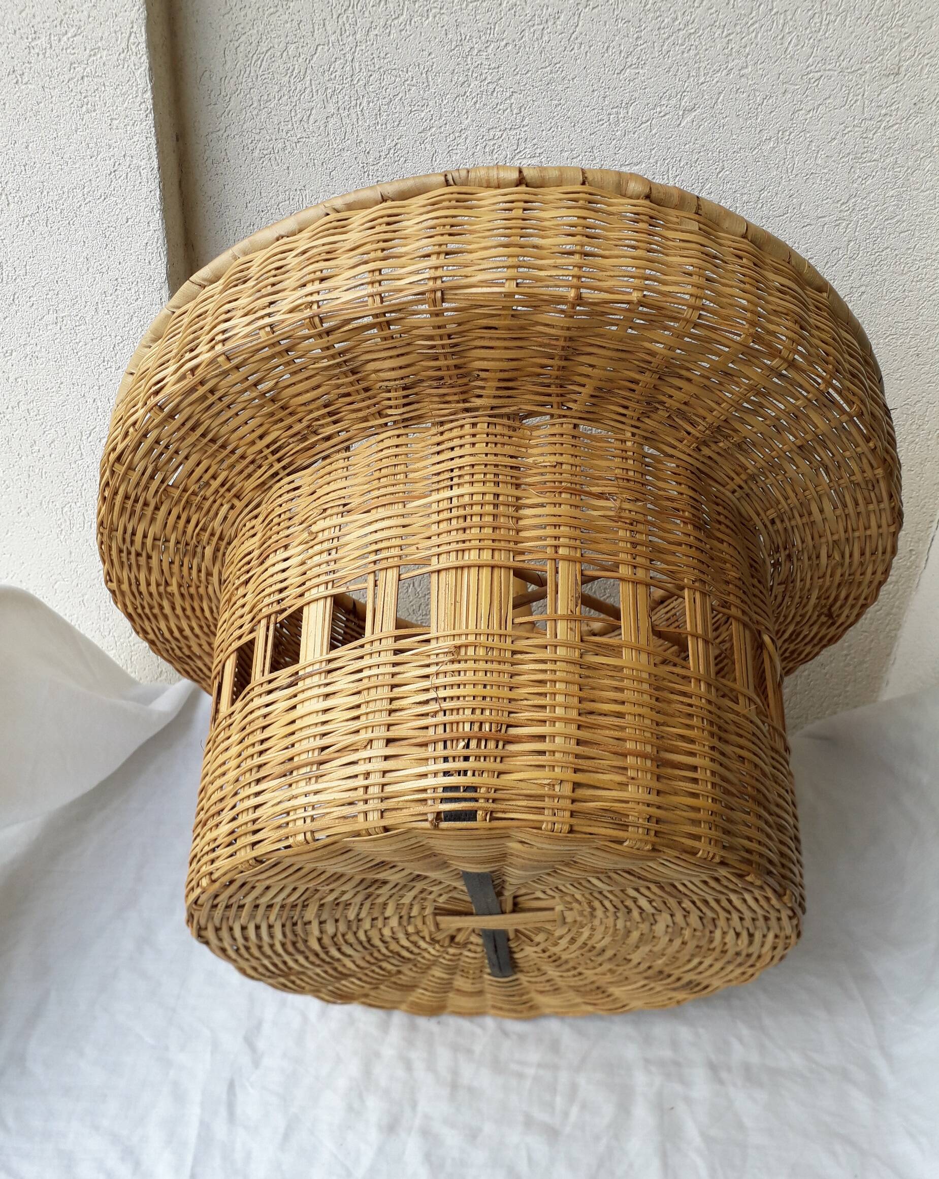 Wicker bottle holder basket