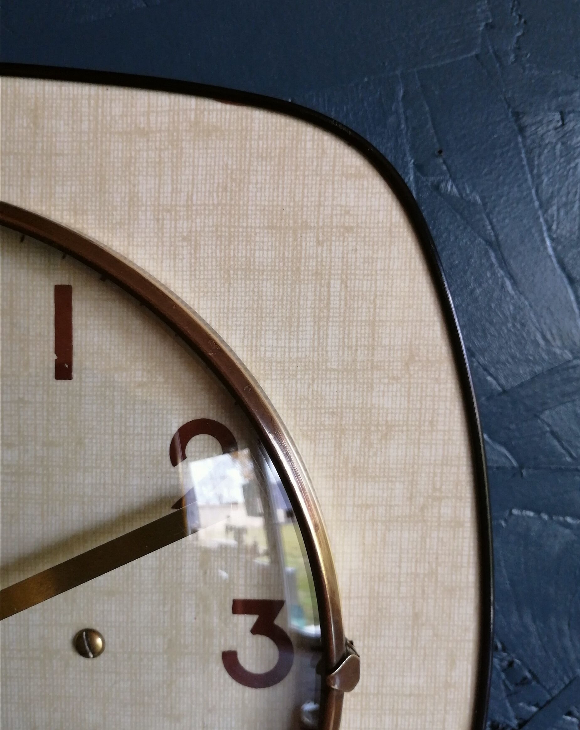 Vintage formica silent wall clock "Jaz cream"